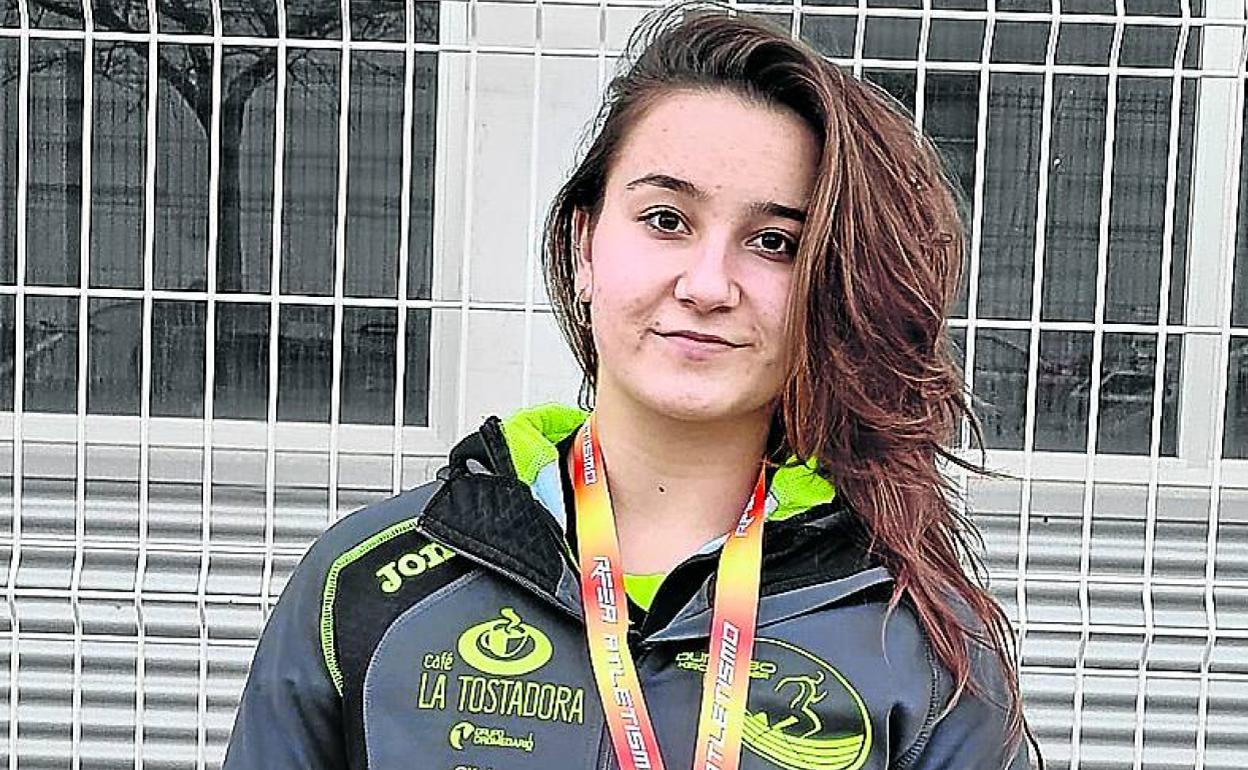 Sarai Larrinaga con el bronce conquistado en Barcelona. 