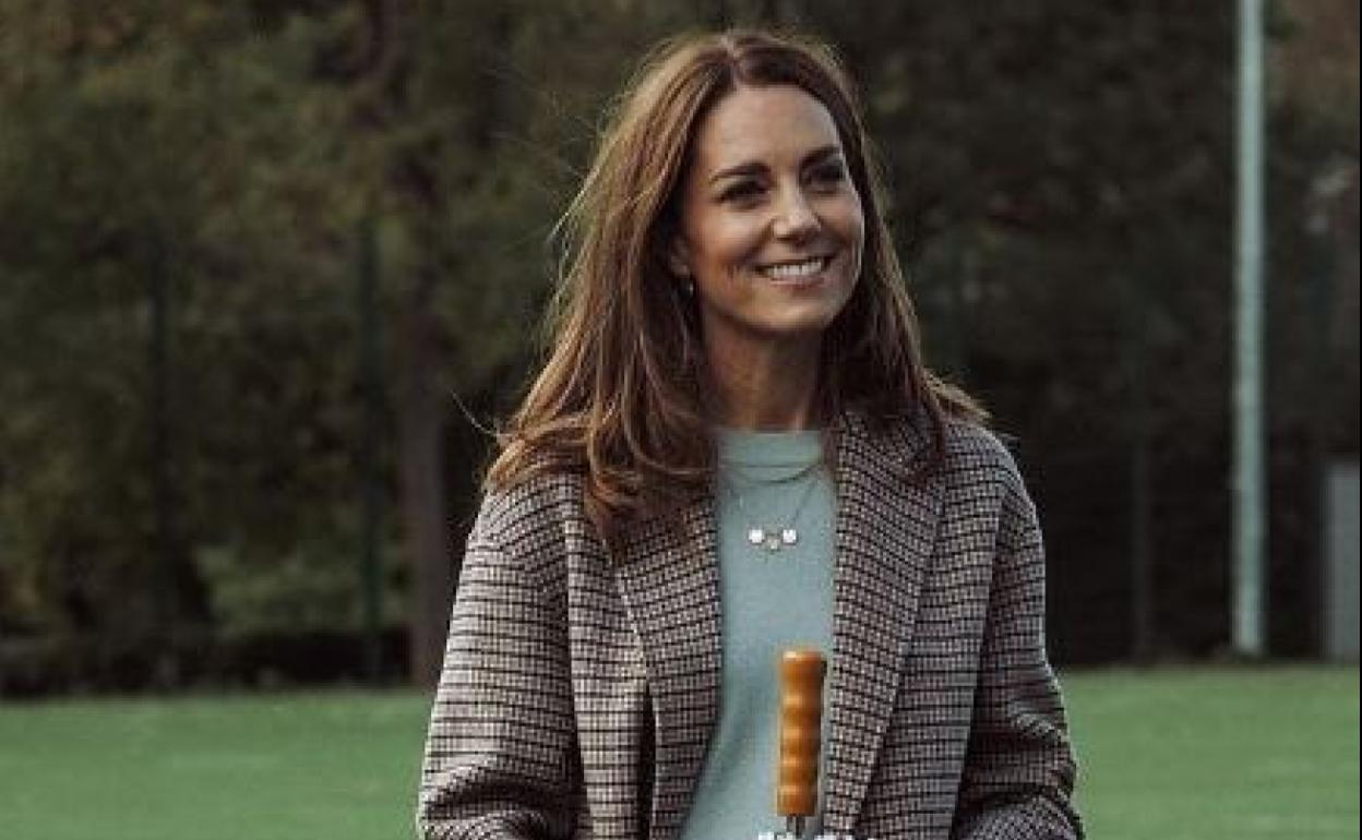 La prenda viral que comparten esta estilosa bilbaína y Kate Middleton 