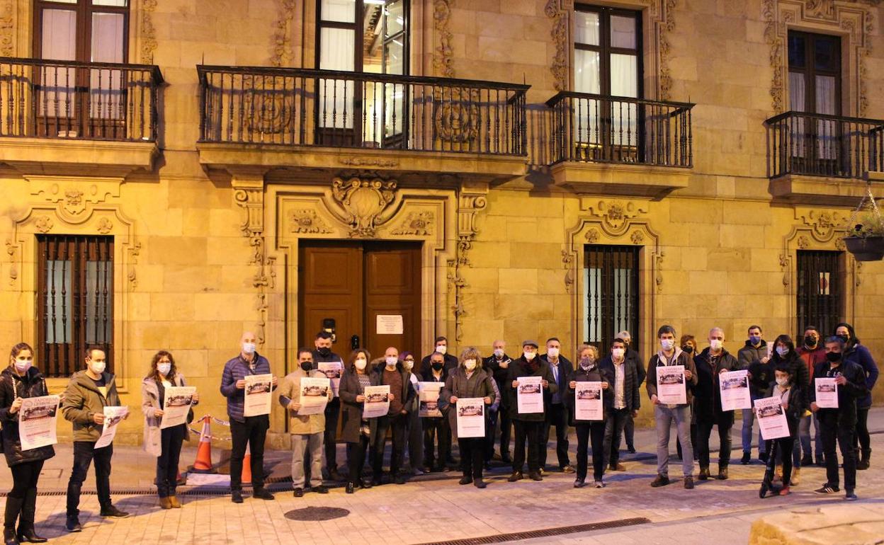 En la presentación se reunieron organizadores, alcaldes de los municipios implicados y colaboradores. 