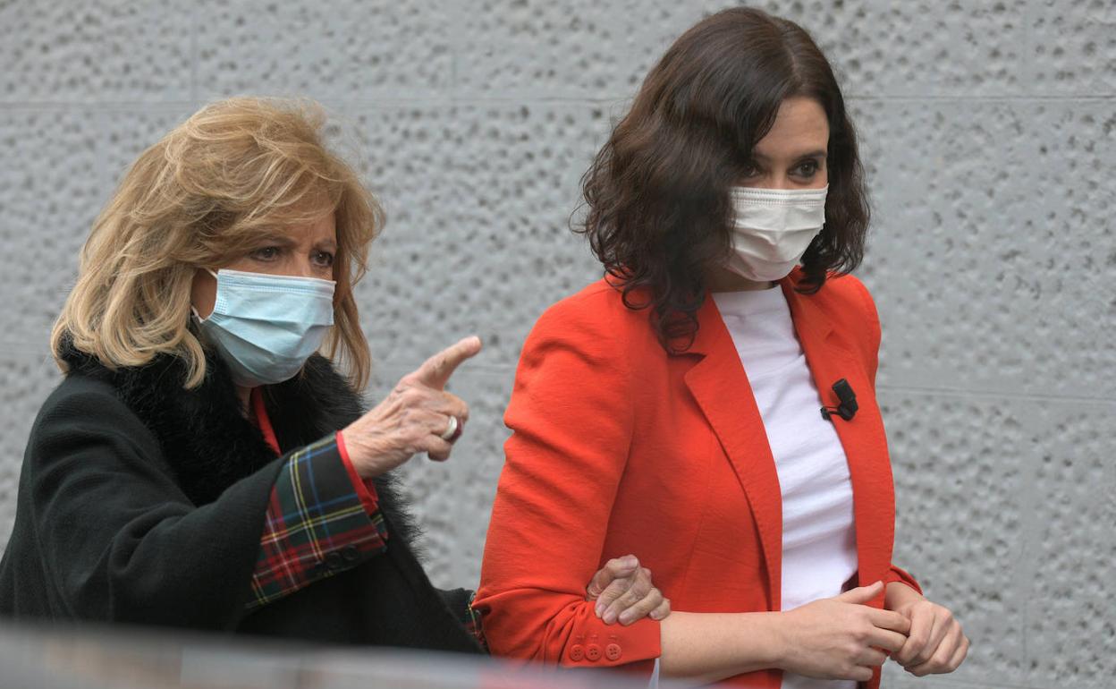 María Teresa Campos e Isabel Díaz Ayuso.