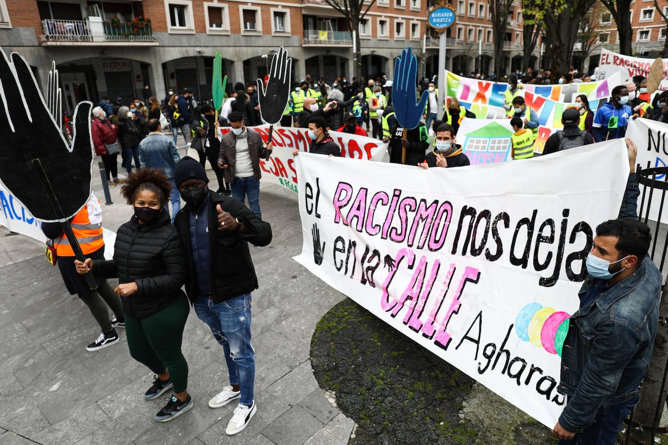 Manifestación contra el racismo y la xenofobia por las calles de Bilbao. 