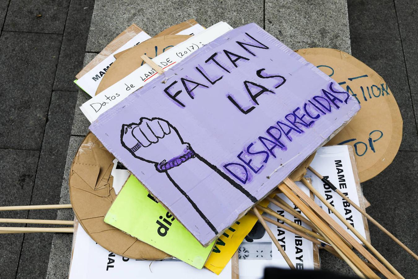 Manifestación contra el racismo y la xenofobia por las calles de Bilbao. 