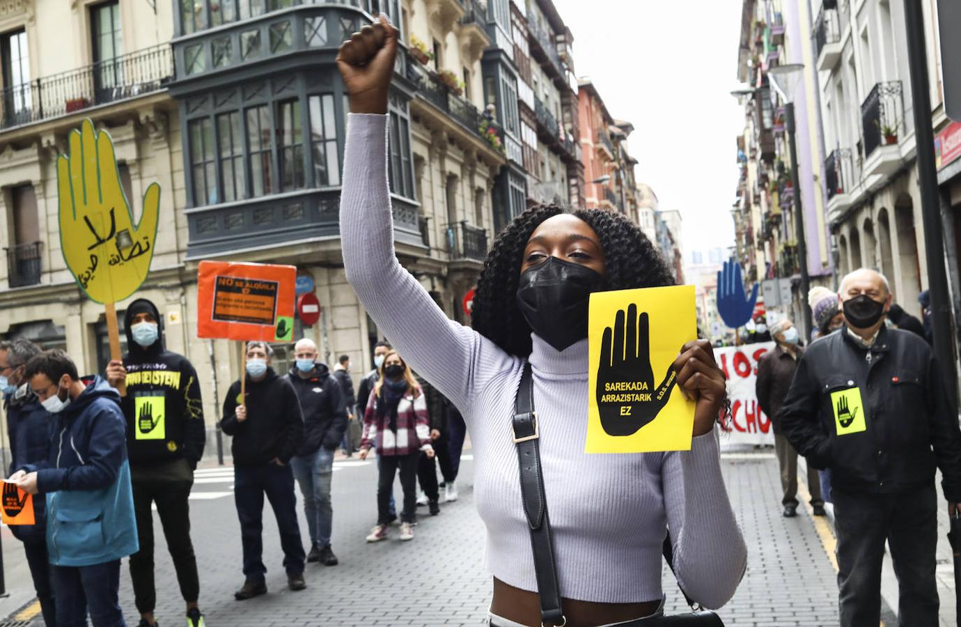 Manifestación contra el racismo y la xenofobia por las calles de Bilbao. 
