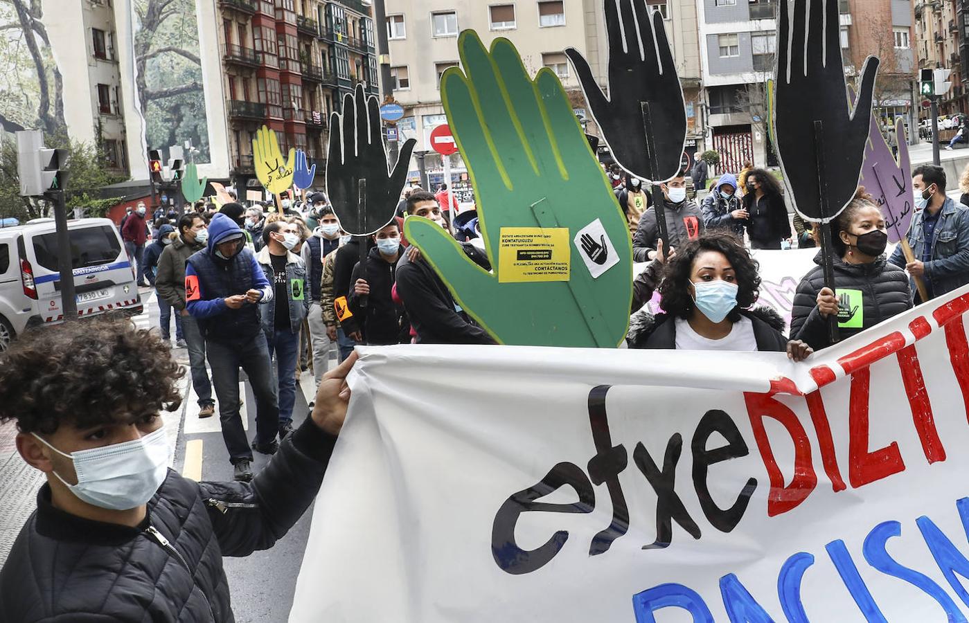 Manifestación contra el racismo y la xenofobia por las calles de Bilbao. 