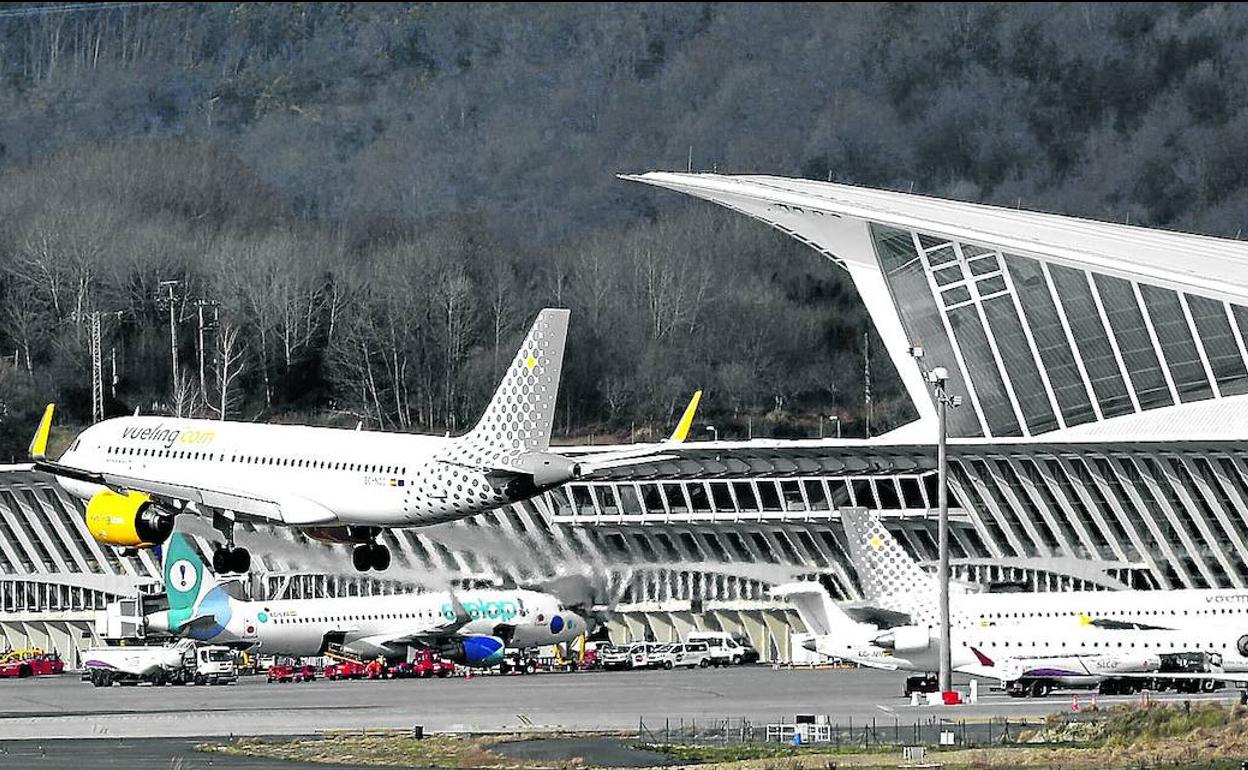 Las compañías aéreas confían en que la temporada alta de verano marque el inicio de la recuperación.