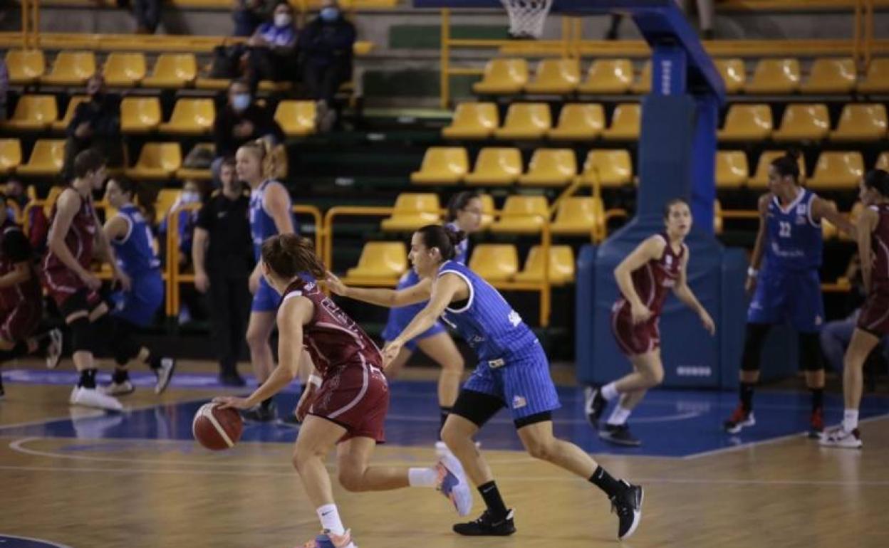 Imagen del choque de la primera vuelta en la cancha salmantina. 