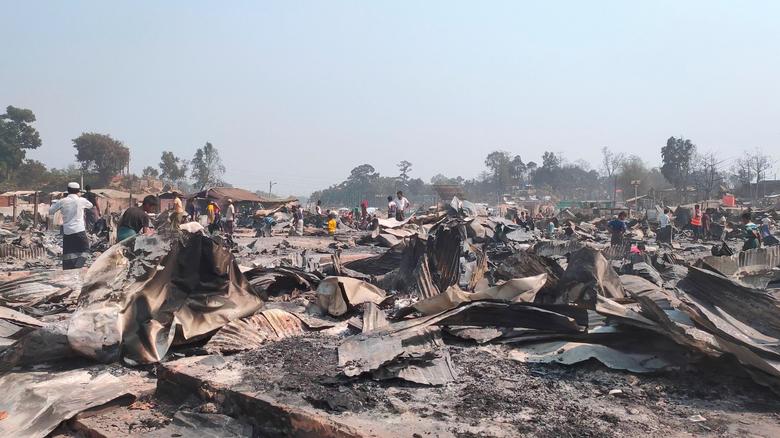Secuelas de un incendio en el campo de refugiados de Rohingya Balukhali en Cox's Bazar, Bangladesh.