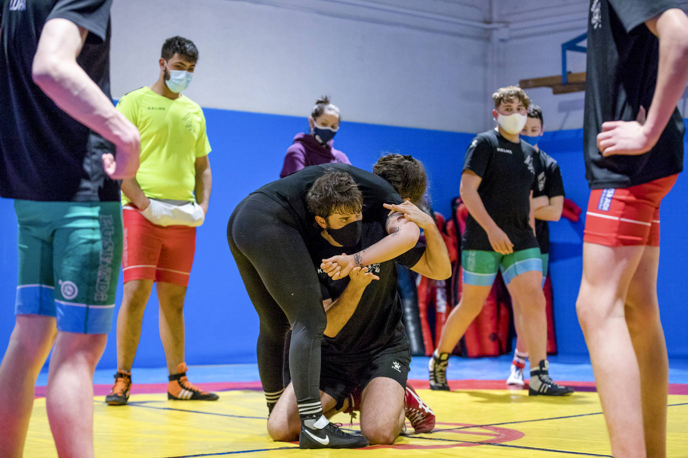 Varios jóvenes, durante un entrenamiento