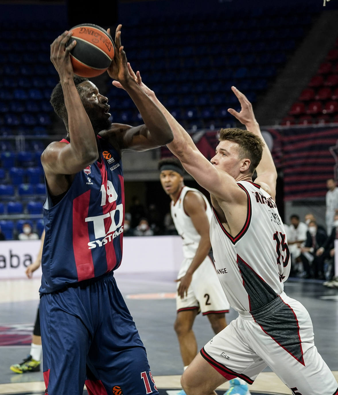 Fotos: Las mejores imágenes del Baskonia - Milán