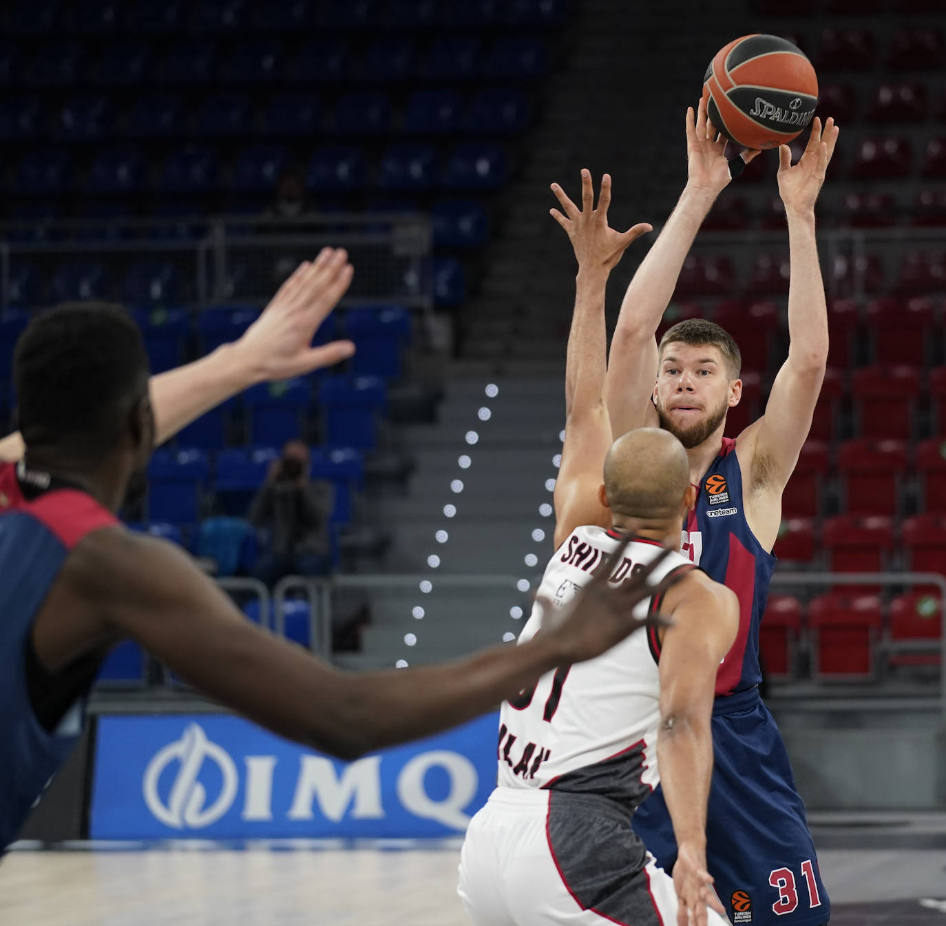 Fotos: Las mejores imágenes del Baskonia - Milán