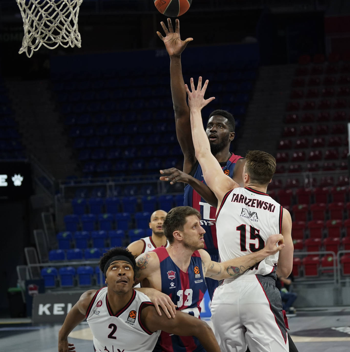 Fotos: Las mejores imágenes del Baskonia - Milán