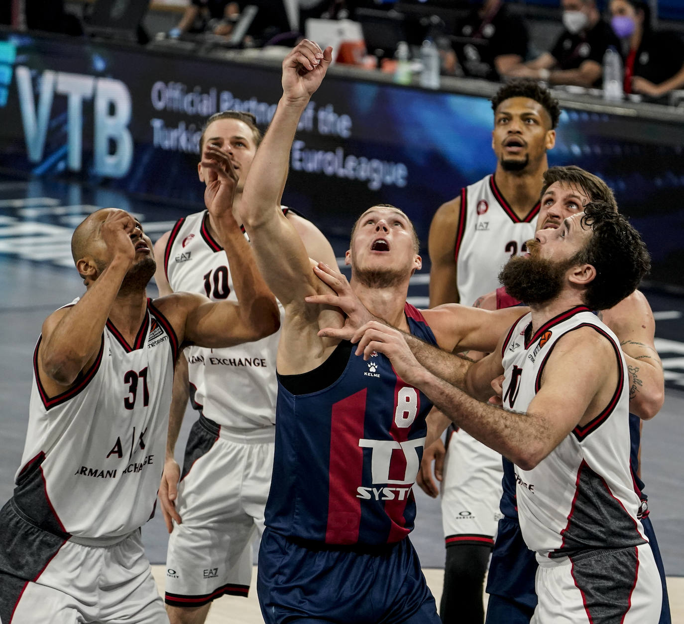 Fotos: Las mejores imágenes del Baskonia - Milán