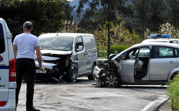 Suceso en Bizkaia: Fallece el conductor de un vehículo en un choque frontal en Zeberio