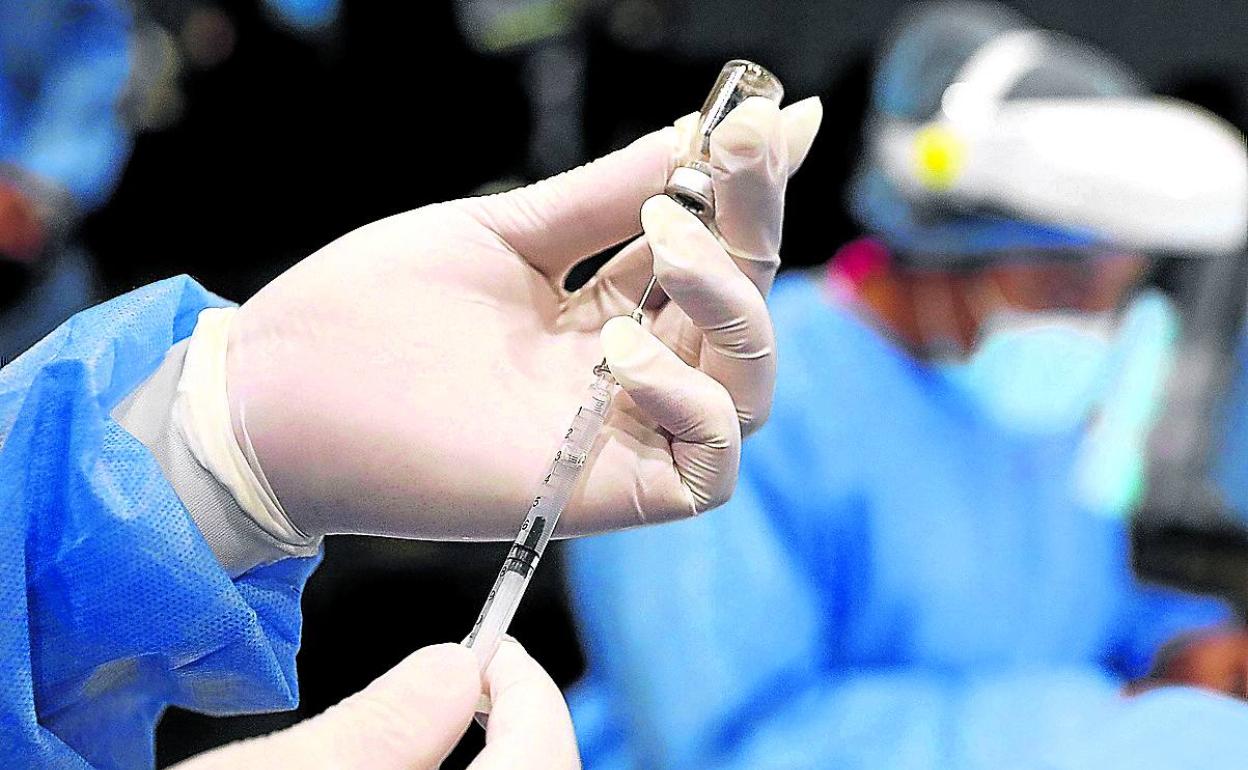 La vacuna en prueba requiere dos dosis administradas con 28 días de margen.