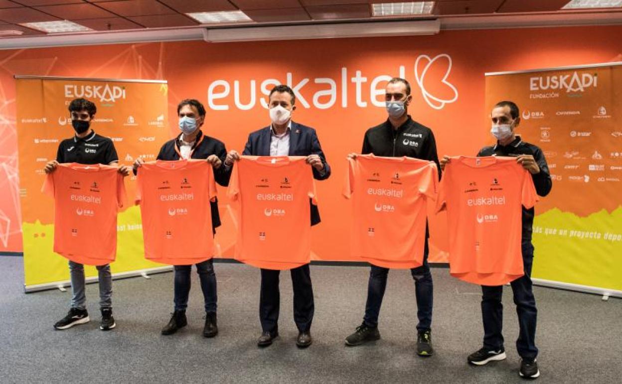 Itzulia 2021: Euskaltel, preparado para teñir de naranja la Itzulia