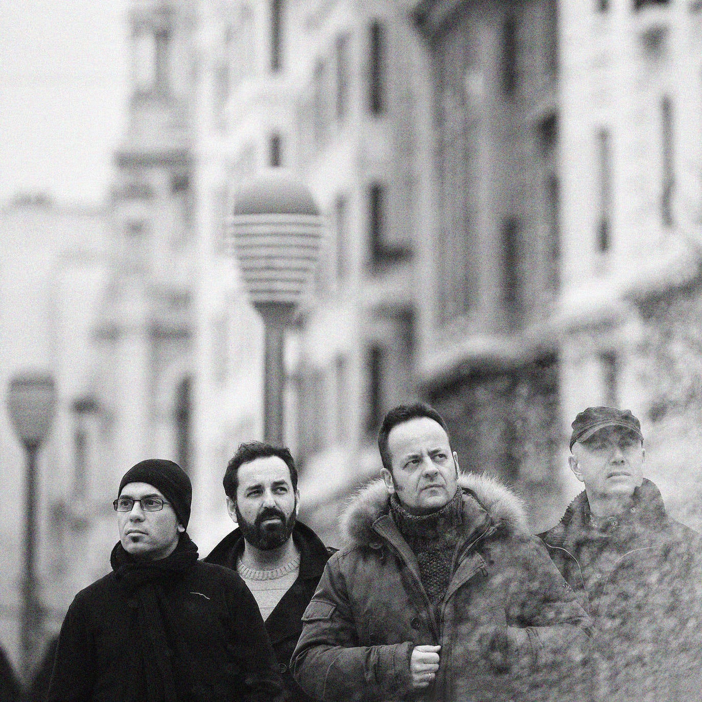 Cuatro amigos que no solo hablan de música.