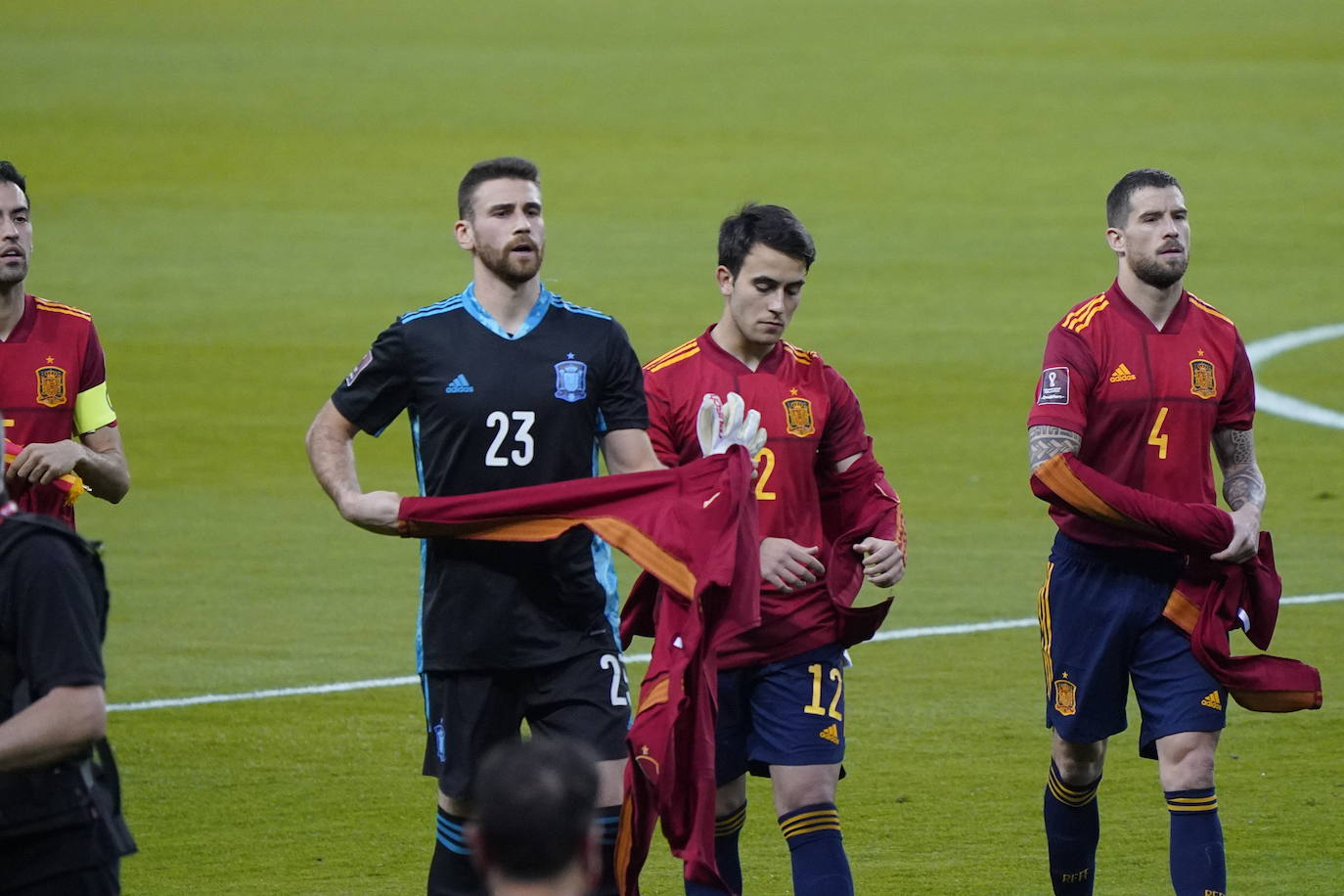 Fotos: Iñigo Martínez y Unai Simón, titulares con España