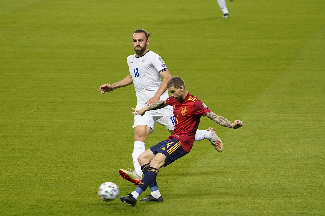 Fotos: Iñigo Martínez y Unai Simón, titulares con España