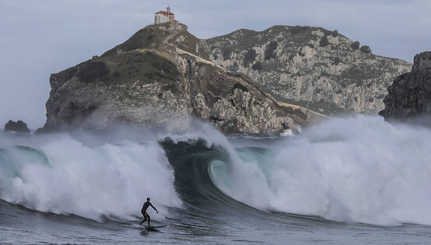San Juan de Gaztelugatxe, desde la playa de Bakio. 