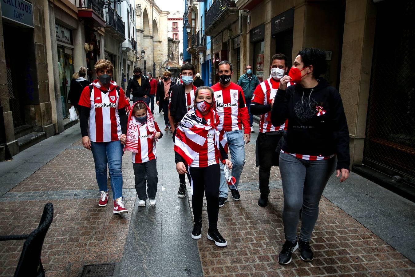 Fotos: Ambiente del Athletic en los balcones de Bizkaia