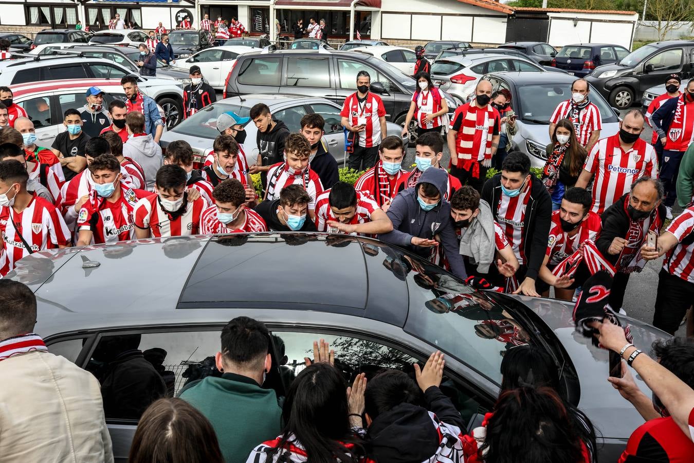 Fotos: Gran despedida a los jugadores del Atheltic en Lezama