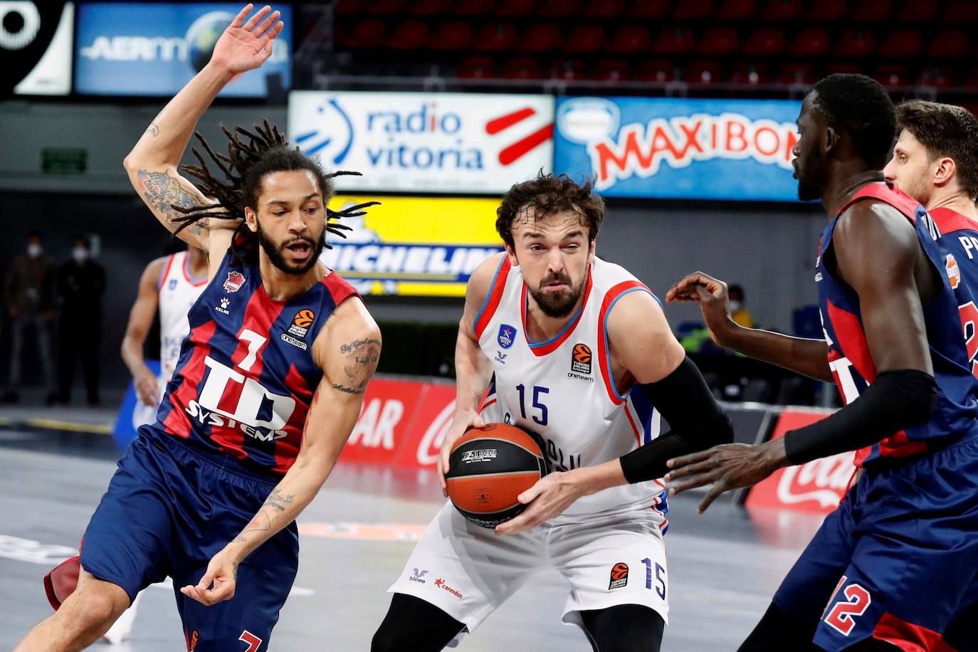 Fotos: Las mejores imágenes del Baskonia - Efes