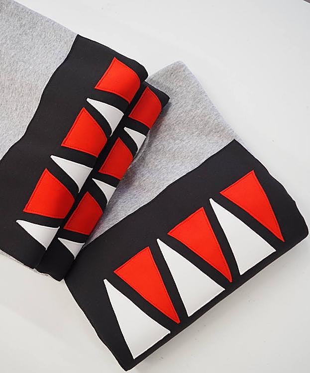 La sudadera rojiblanca creada por Eder Aurre.