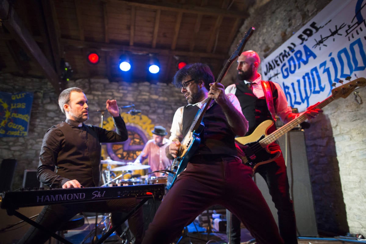 En vivo, Los Misterios.