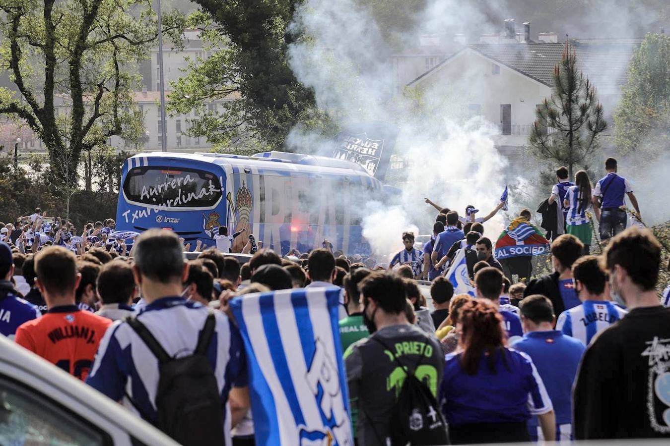Fotos: Así fue la masiva despedida de los aficionados a la Real Sociedad