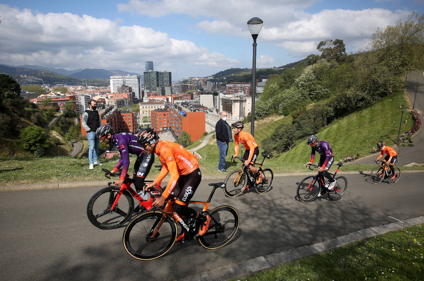 Fotos: La Itzulia echa a andar