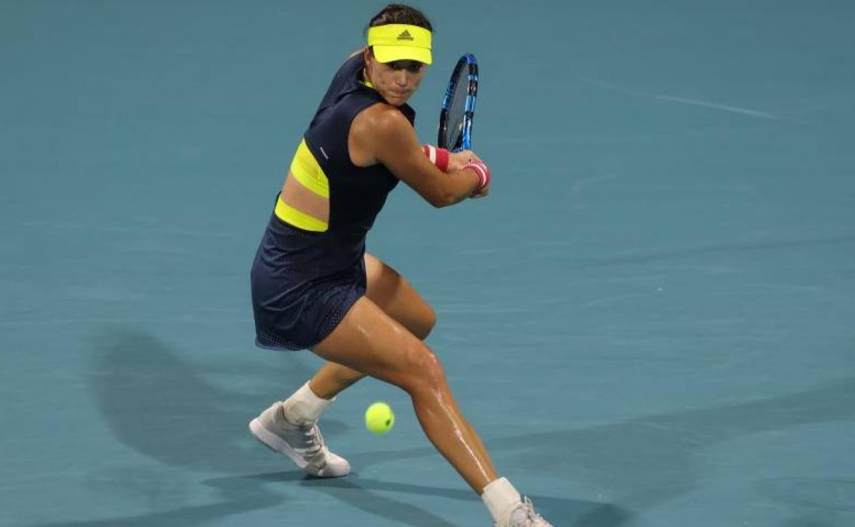 Muguruza arranca firme en Charleston