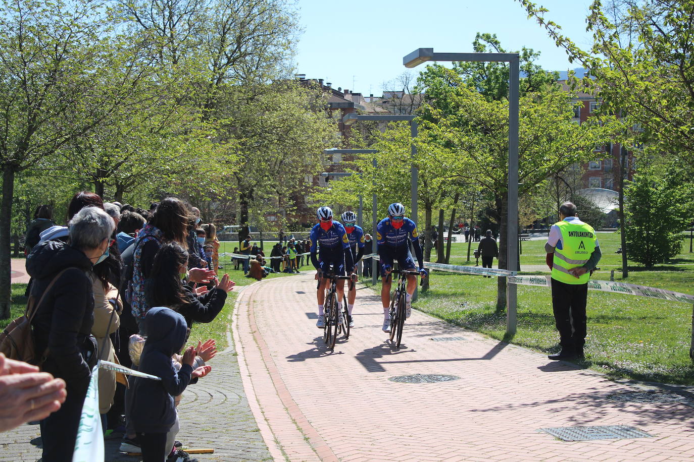 Fotos: Salida de la tercera etapa de la Itzulia desde Amurrio