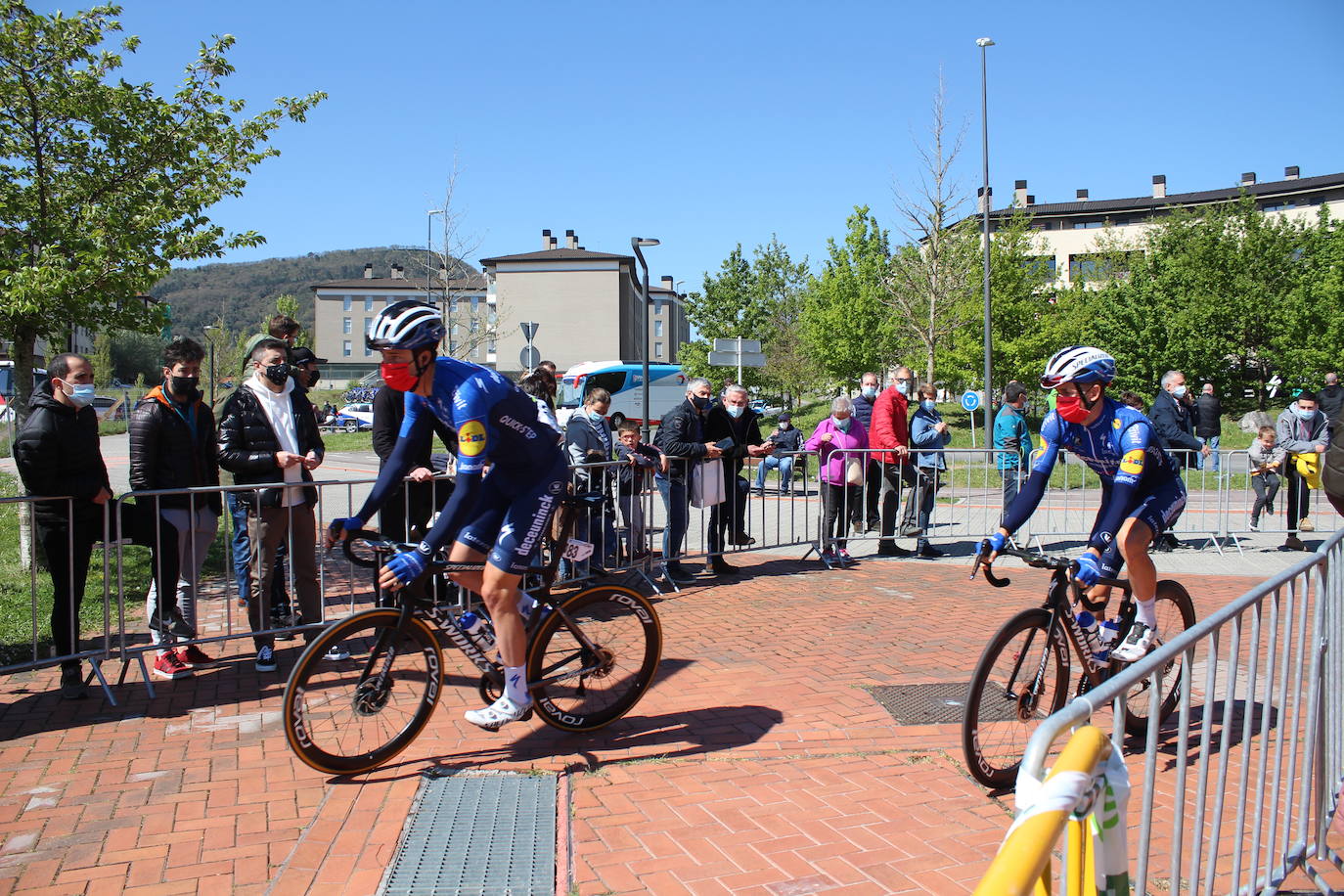 Fotos: Salida de la tercera etapa de la Itzulia desde Amurrio