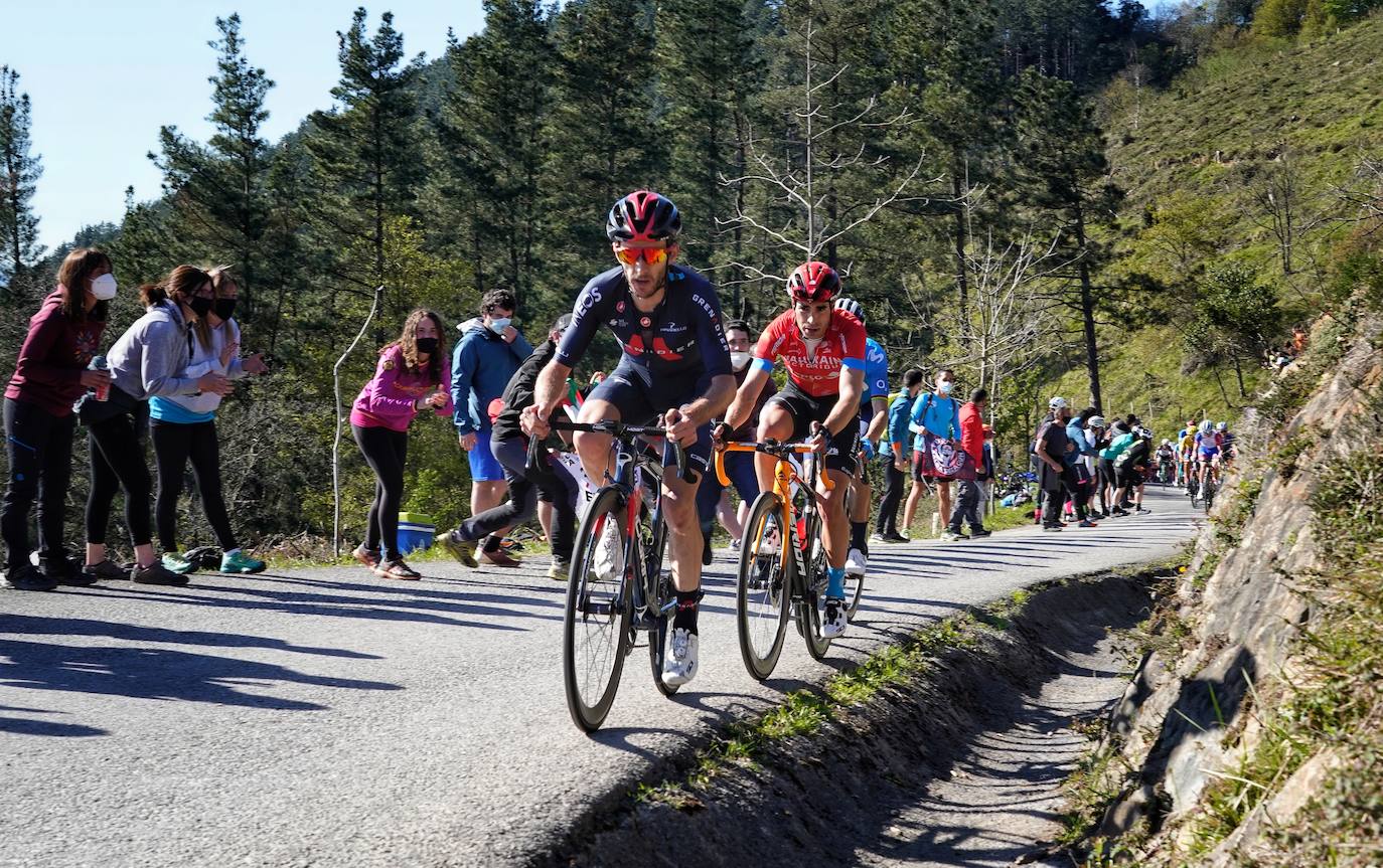 Fotos: Salida de la tercera etapa de la Itzulia desde Amurrio