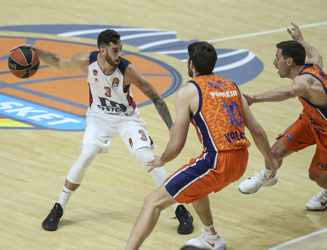 Fotos: Las mejores imágenes del Valencia Basket - Baskonia de la Euroliga