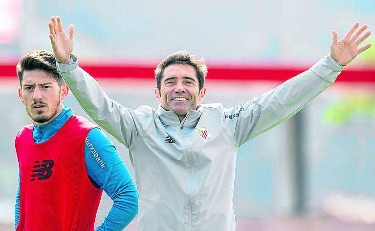 Marcelino gesticula en un entrenamiento en Lezama. 