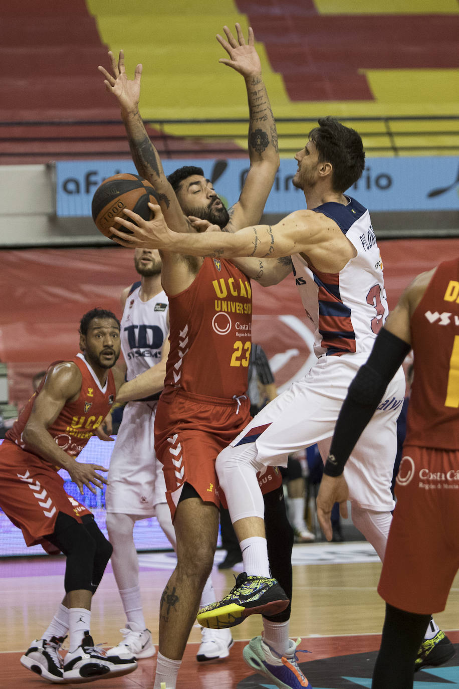 Fotos: El UCAM Murcia - Baskonia, en fotos
