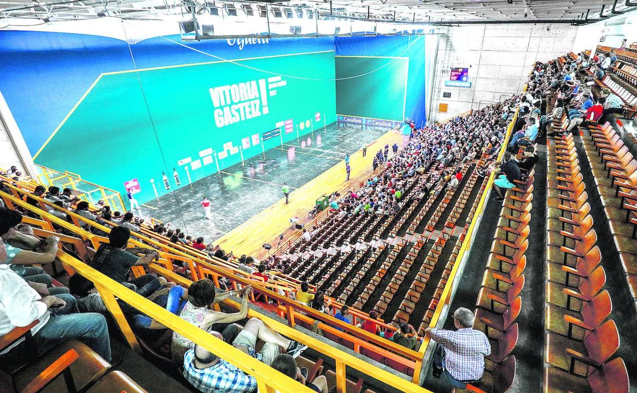 Uno de los últimos partidos de pelota profesional, correspondiente a la Feria de La Blanca de 2019, disputado en el Ogueta vitoriano. 