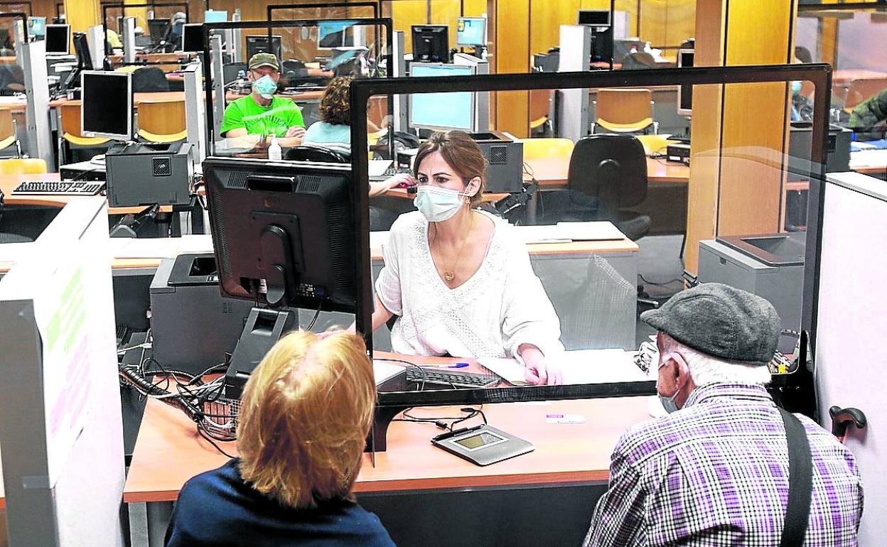 Imagen de la pasada declaración de la Renta en Álava. 