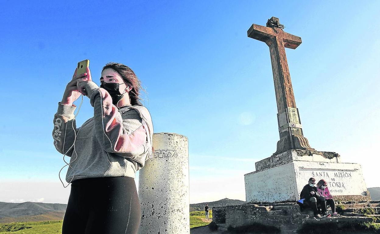 Los vecinos de Mendiola votarán en la iglesia del pueblo sobre el derribo de la cruz de Olárizu