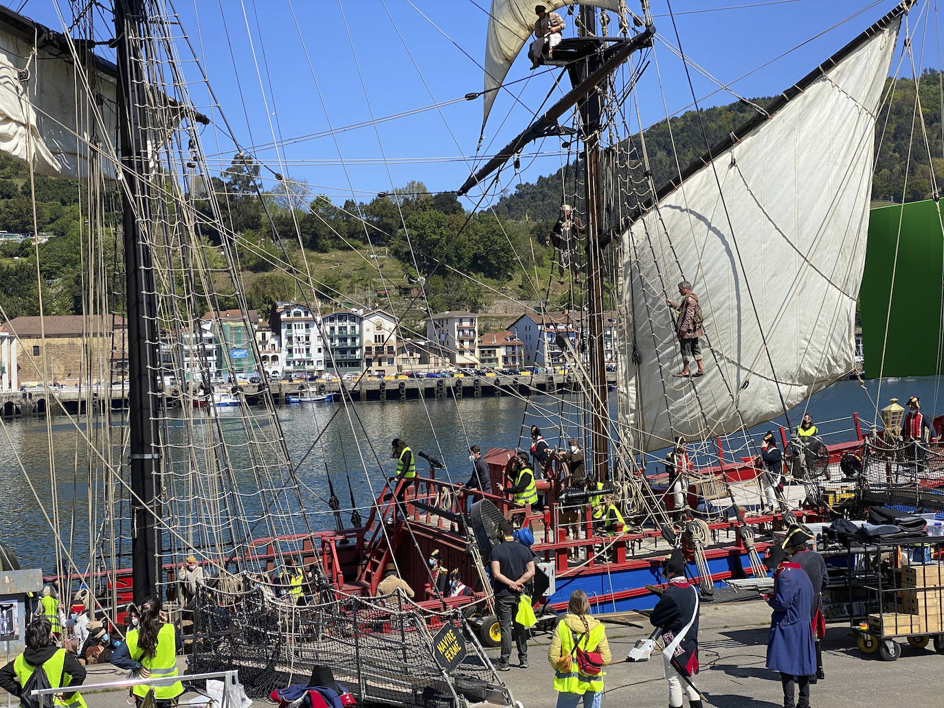 Fotos: Amenábar libra una batalla naval en Pasaia