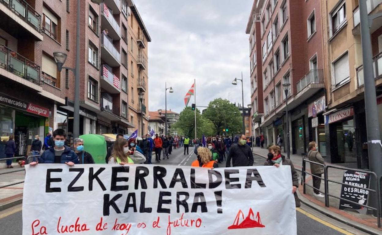 La marcha se ha desarrollado únicamente por las calles de Sestao, debido a que el municipio está en zona roja. 
