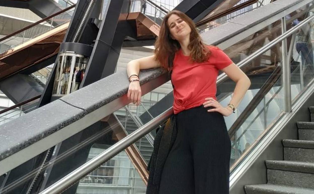 Berta Zabaleta, en las icónicas escaleras de The Vessel en Nueva York.