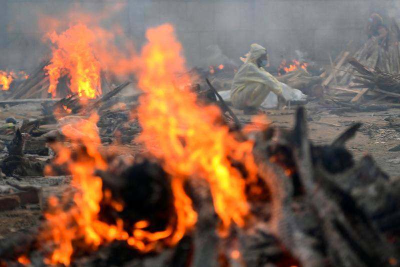 Fotos: India se convierte en el país de las cenizas por culpa de la virulencia del coronavirus