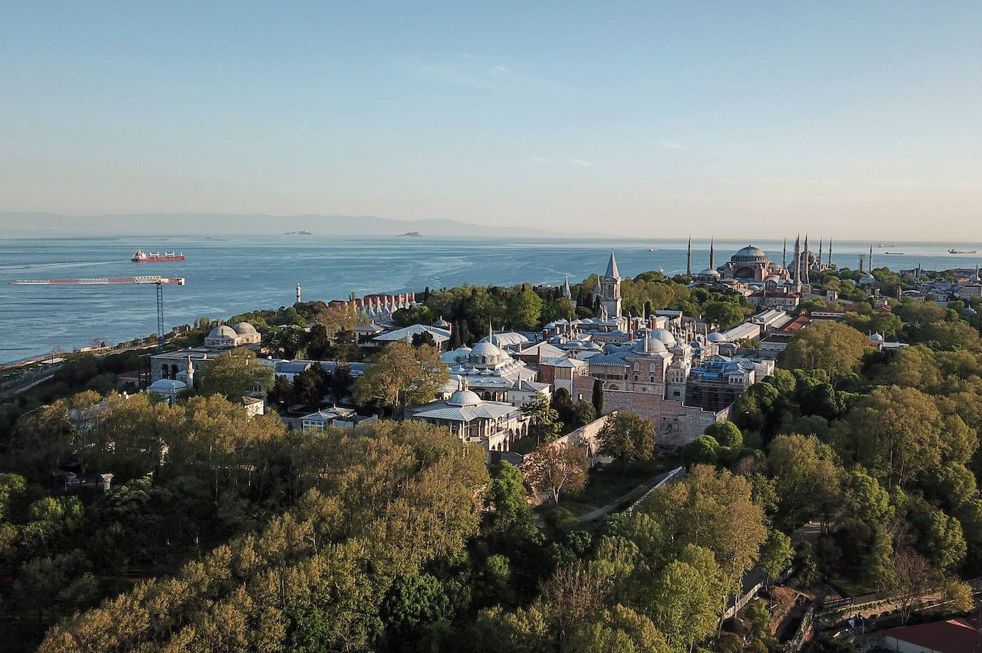 PALACIO DE TOPKAPI (TURQUÍA) | El también llamado Palacio de la Puerta de los Cañones, fue la residencia de 22 sultanes del Imperio Otomano, durante cuatro siglos de poder (1465-1853). Fue construido sobre una colina en Estambul.