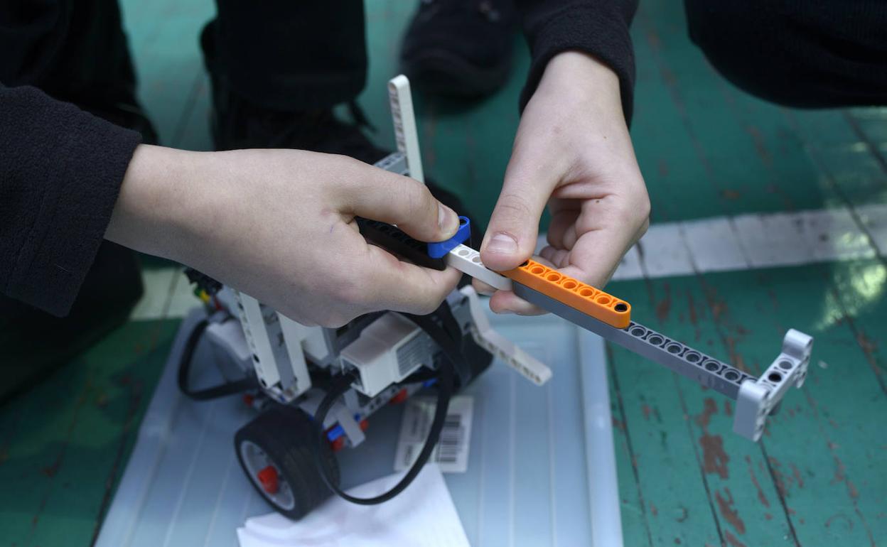 First Lego League Euskadiko finalak 400 ikasle bilduko ditu maiatzaren 8an