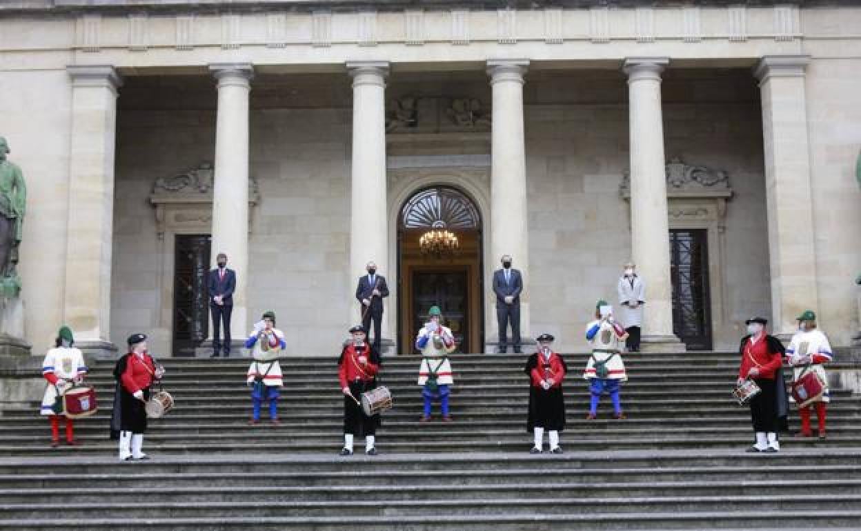 Gorka Urtaran, Ramiro González, Pedro Elosegi y Ana del Val en el zortziko de San Prudencio.
