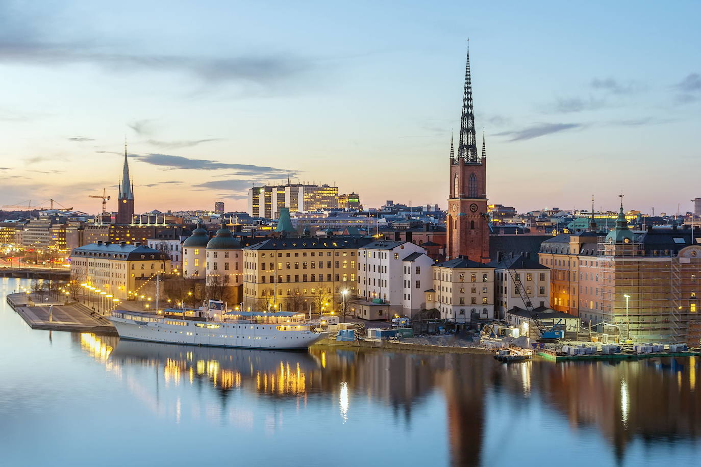 8.- ESTOCOLMO (SUECIA) | Capital y ciudad más grande de Suecia. La ciudad está compuesta por 14 islas donde el lago Mälar desemboca en el mar Báltico. La ciudad forma parte del grupo de ciudades conocidas como las 'Venecias del Norte' y fue premiada con el título 'Capital Verde Europea 2010'.