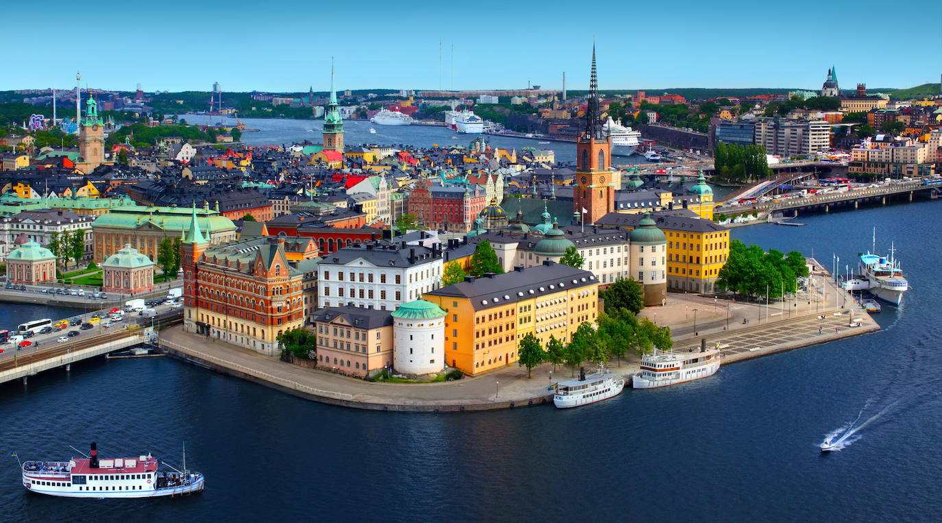 8.- ESTOCOLMO (SUECIA) | Capital y ciudad más grande de Suecia. La ciudad está compuesta por 14 islas donde el lago Mälar desemboca en el mar Báltico. La ciudad forma parte del grupo de ciudades conocidas como las 'Venecias del Norte' y fue premiada con el título 'Capital Verde Europea 2010'.