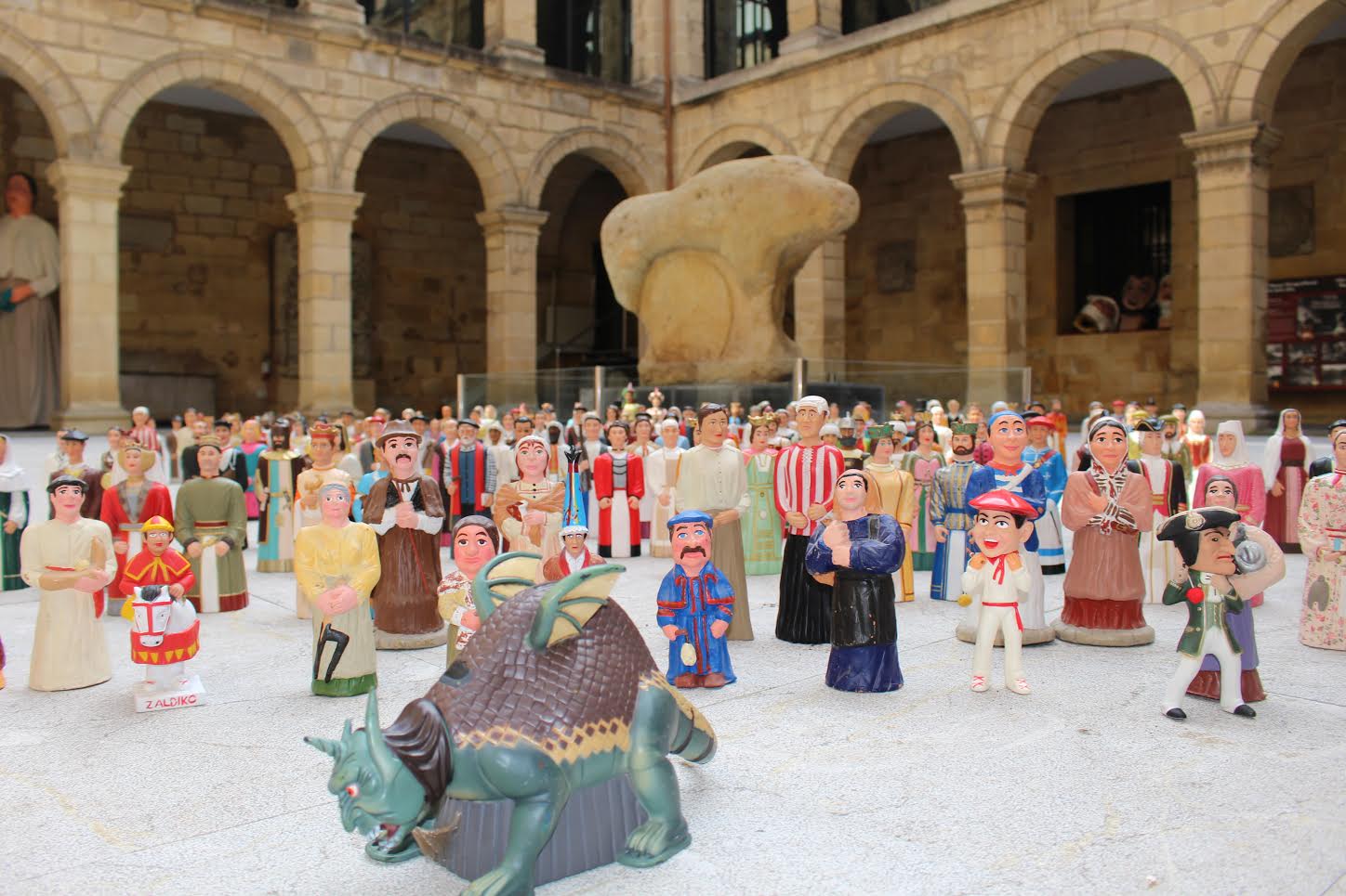 Concentración de txiki gigantes en Euskal Museoa de Bilbao.